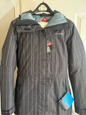 Columbia Women's Hooded Black Pinstripe Winter/Ski Jacket
